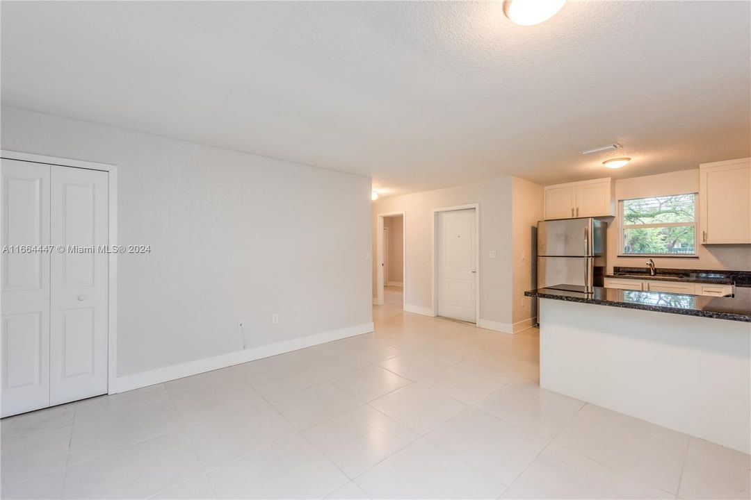 For Rent: $3,750 (2 beds, 1 baths, 970 Square Feet)