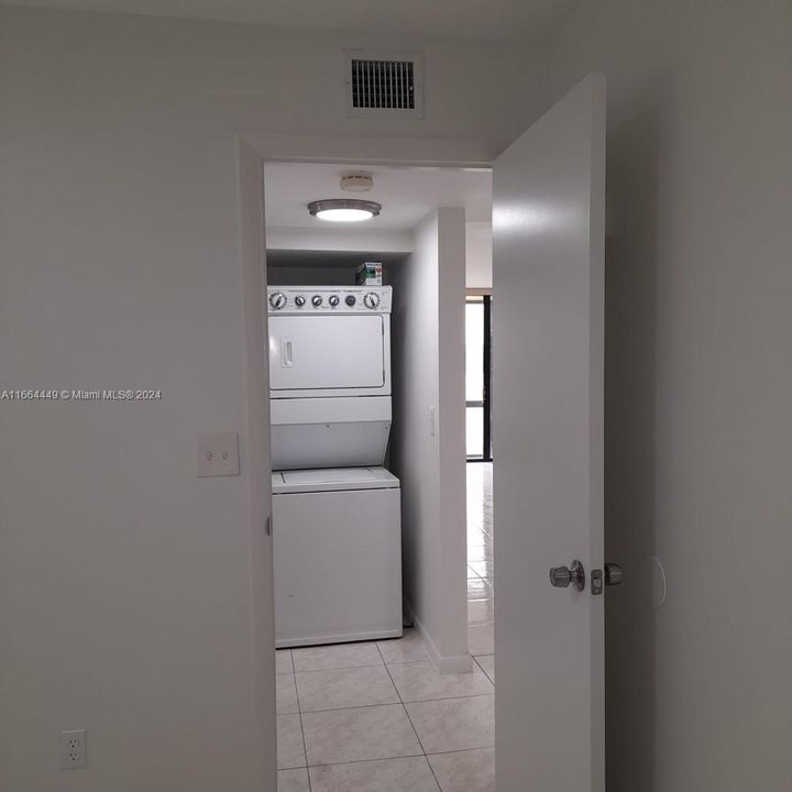 For Rent: $2,375 (2 beds, 2 baths, 980 Square Feet)