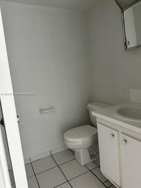 For Rent: $2,000 (1 beds, 1 baths, 873 Square Feet)