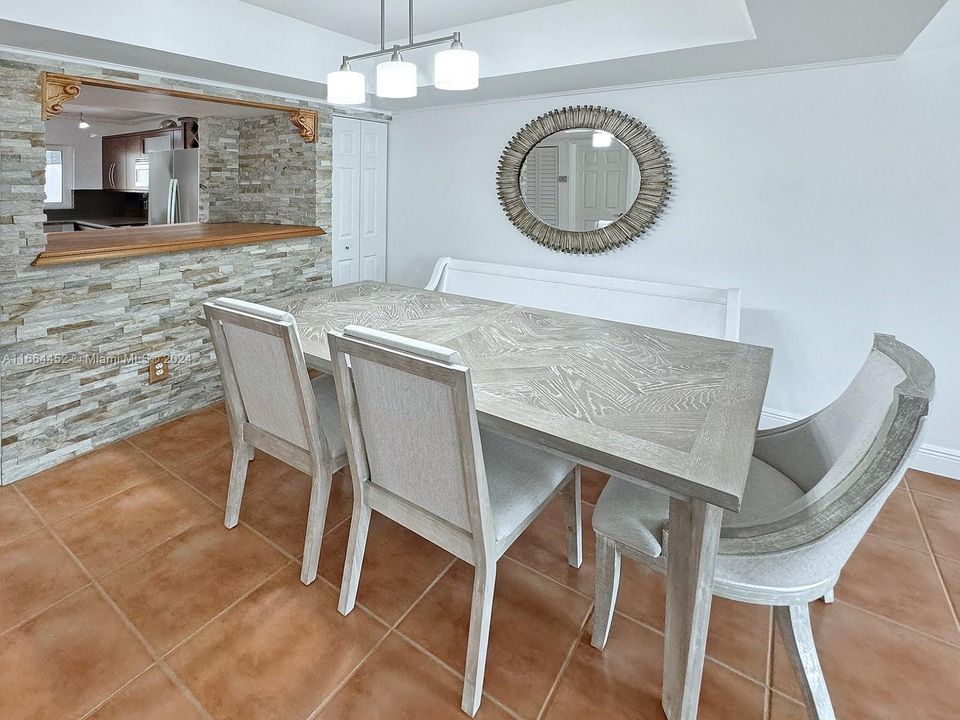 En Venta: $498,000 (3 camas, 2 baños, 1432 Pies cuadrados)