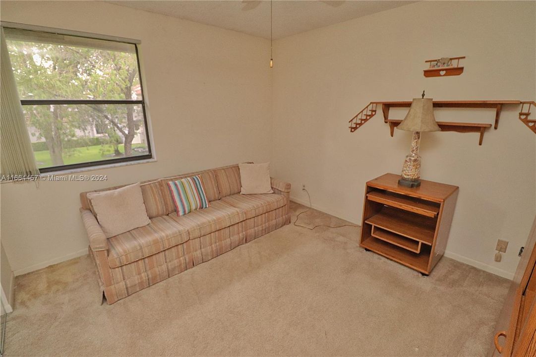 For Sale: $245,000 (2 beds, 2 baths, 880 Square Feet)