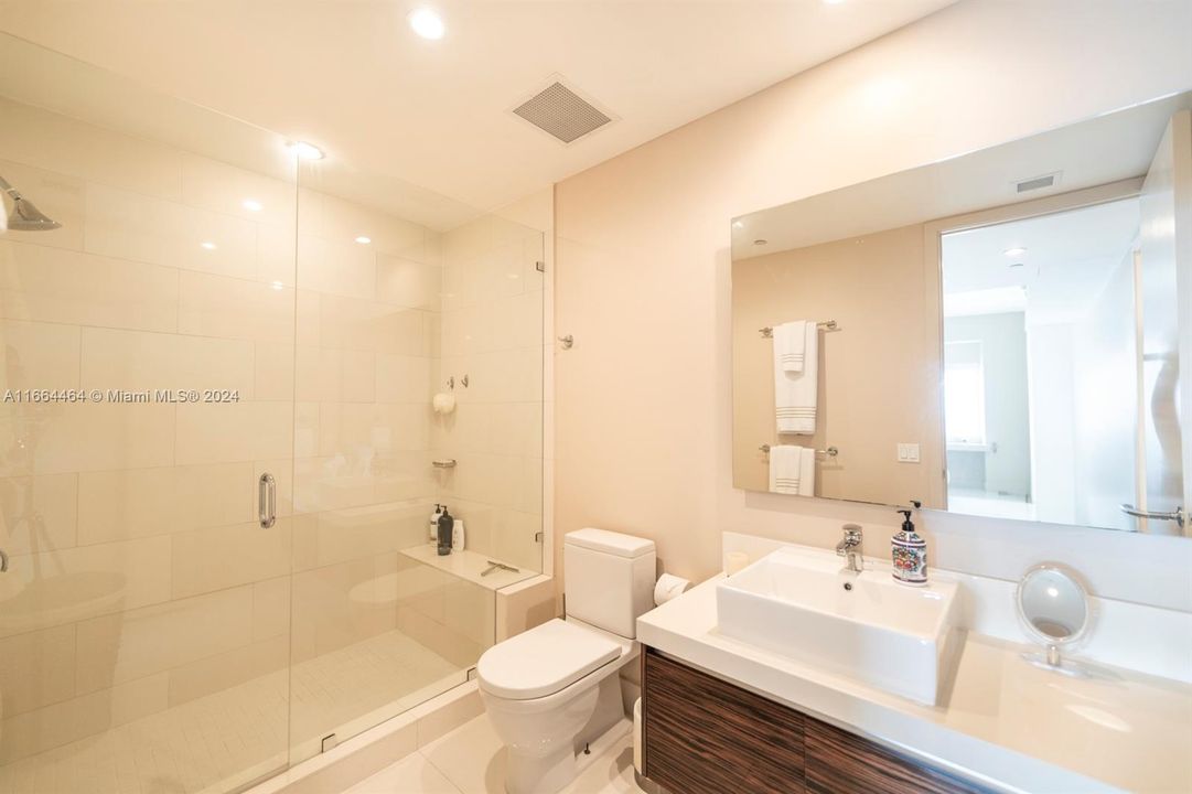 For Sale: $1,100,000 (2 beds, 2 baths, 1557 Square Feet)