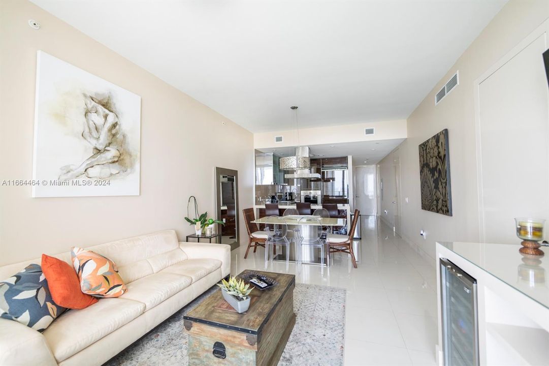 For Sale: $1,100,000 (2 beds, 2 baths, 1557 Square Feet)