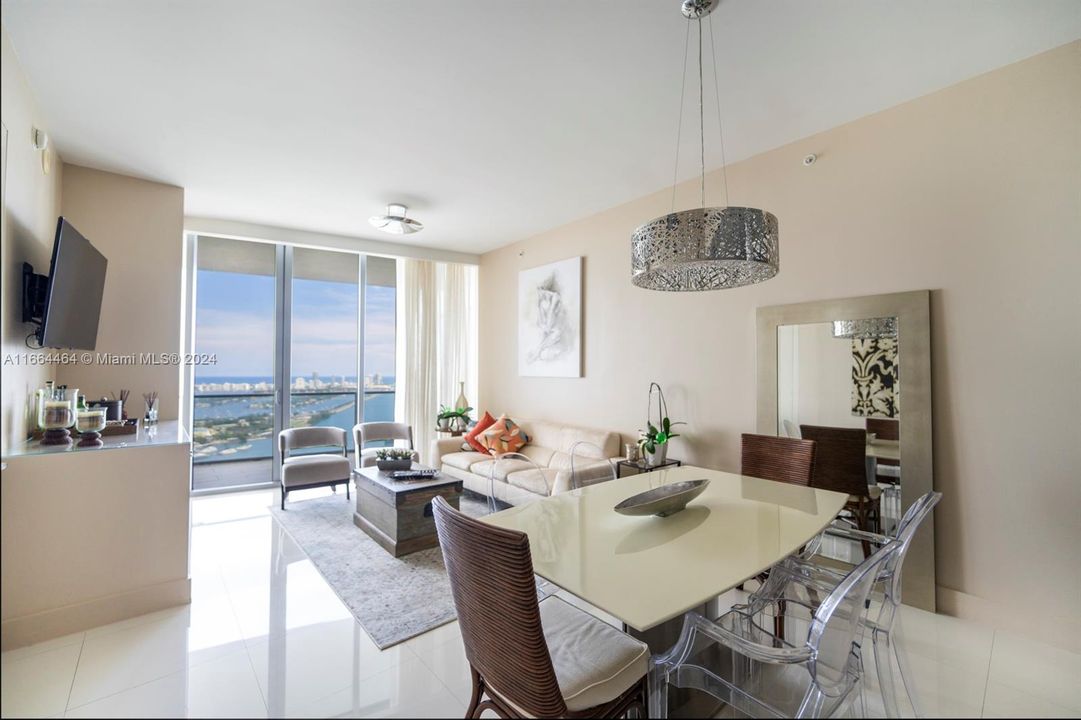 For Sale: $1,100,000 (2 beds, 2 baths, 1557 Square Feet)