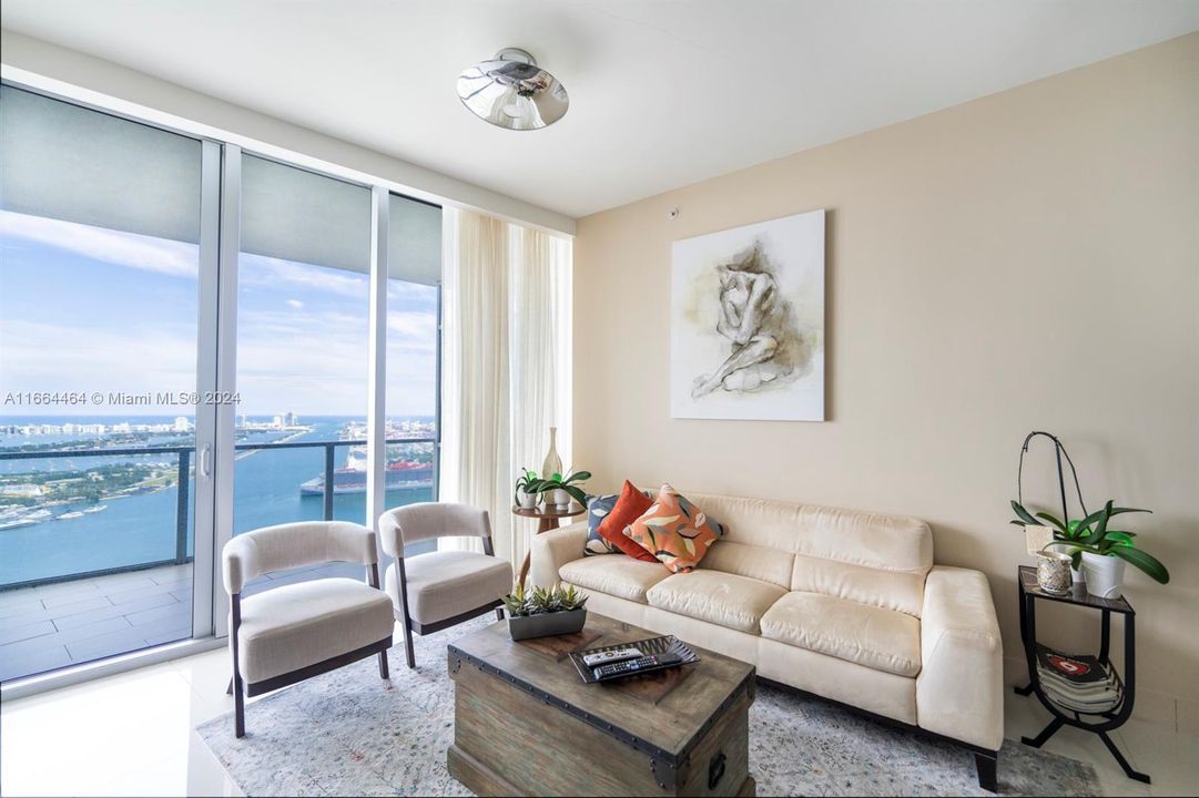 For Sale: $1,100,000 (2 beds, 2 baths, 1557 Square Feet)