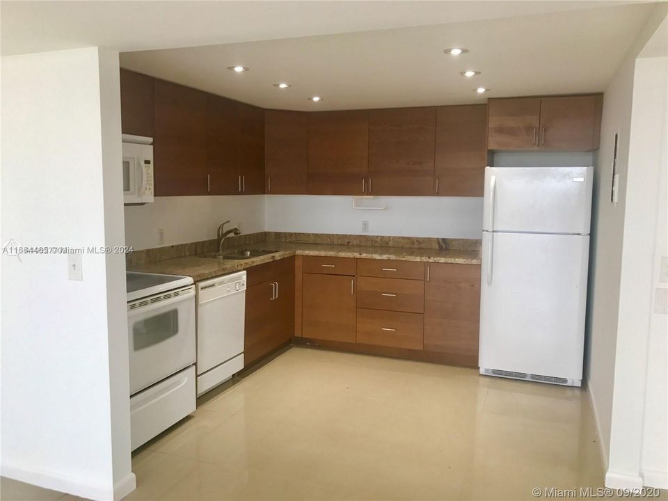 For Rent: $2,000 (2 beds, 2 baths, 1050 Square Feet)