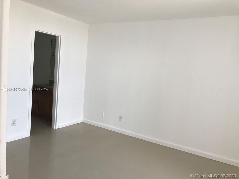 For Rent: $2,000 (2 beds, 2 baths, 1050 Square Feet)