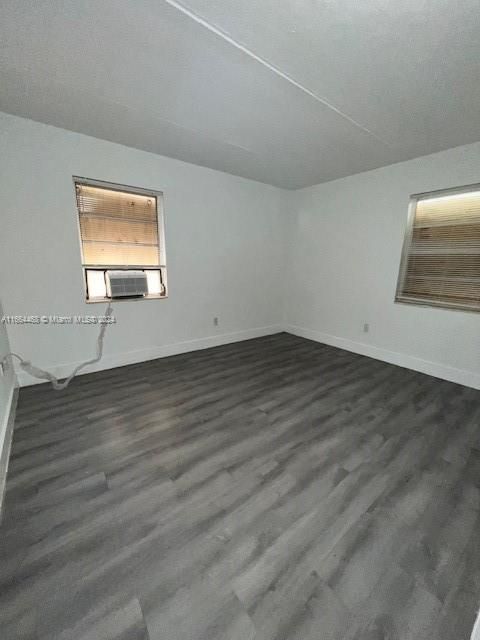 For Rent: $2,500 (2 beds, 1 baths, 840 Square Feet)