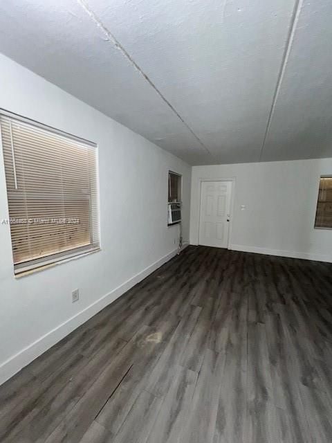 For Rent: $2,500 (2 beds, 1 baths, 840 Square Feet)