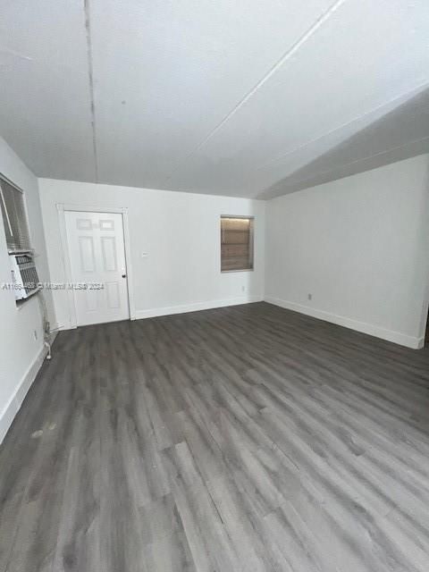 For Rent: $2,500 (2 beds, 1 baths, 840 Square Feet)