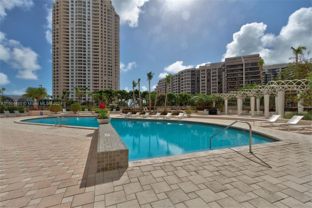 For Sale: $1,100,000 (2 beds, 2 baths, 1400 Square Feet)