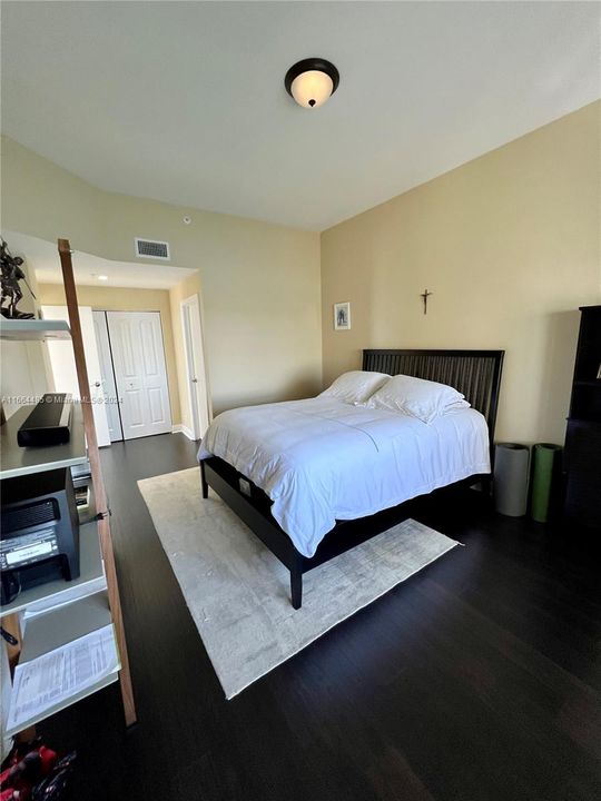 For Sale: $1,100,000 (2 beds, 2 baths, 1400 Square Feet)