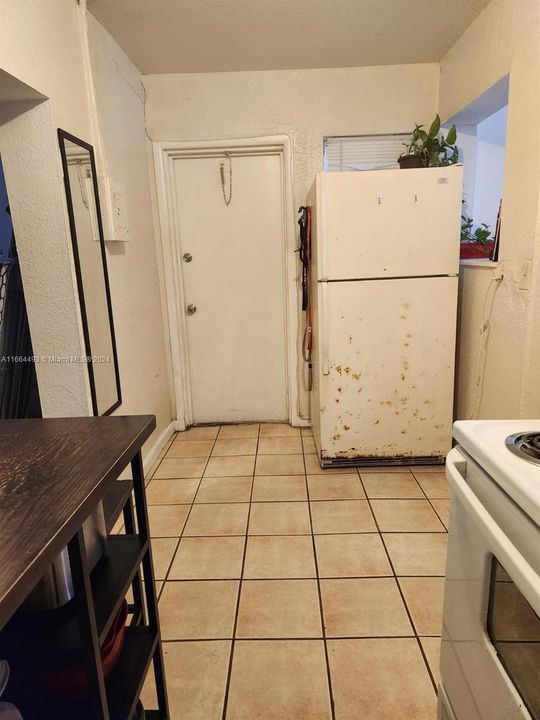 For Rent: $1,550 (1 beds, 1 baths, 5058 Square Feet)