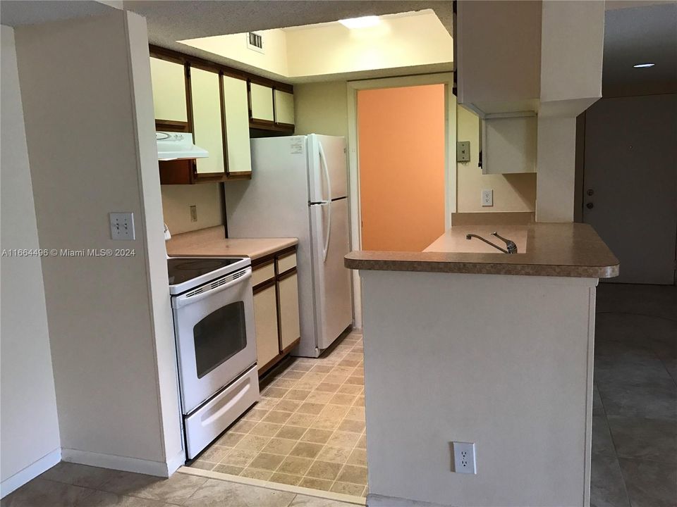 For Sale: $175,000 (2 beds, 2 baths, 1030 Square Feet)