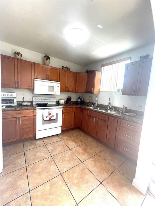 For Rent: $2,995 (4 beds, 3 baths, 1464 Square Feet)