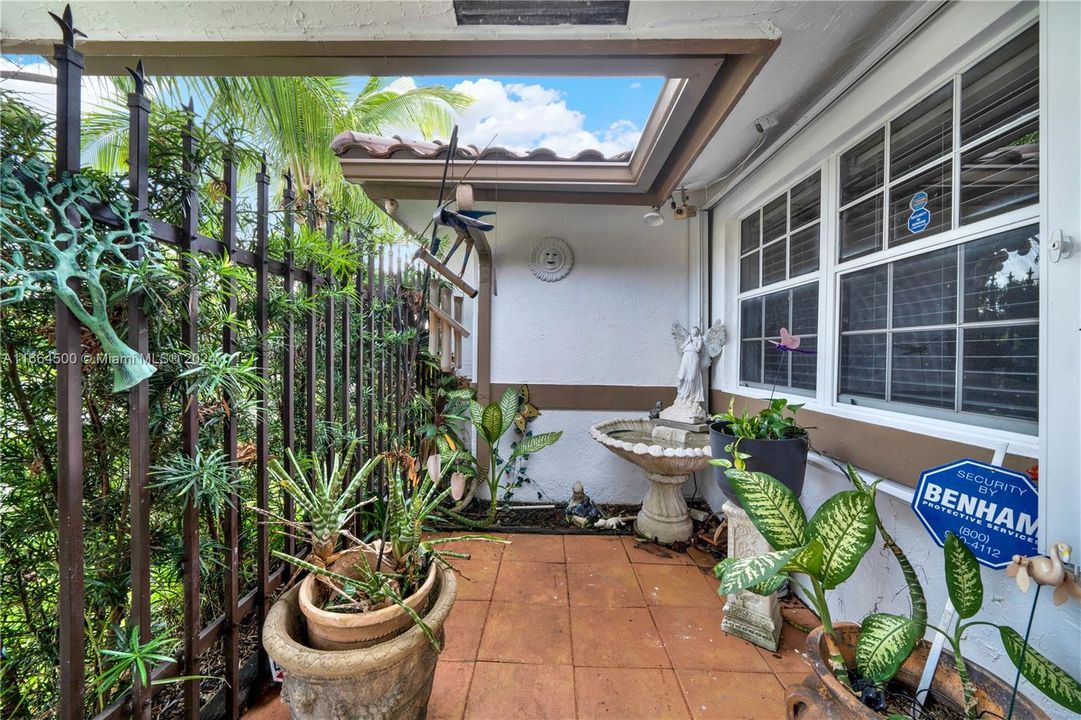 En Venta: $735,000 (4 camas, 3 baños, 1792 Pies cuadrados)