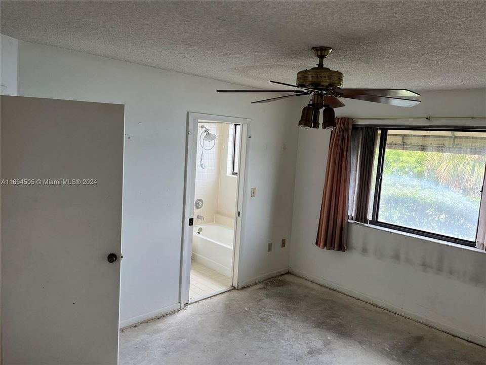 For Sale: $290,000 (2 beds, 1 baths, 850 Square Feet)