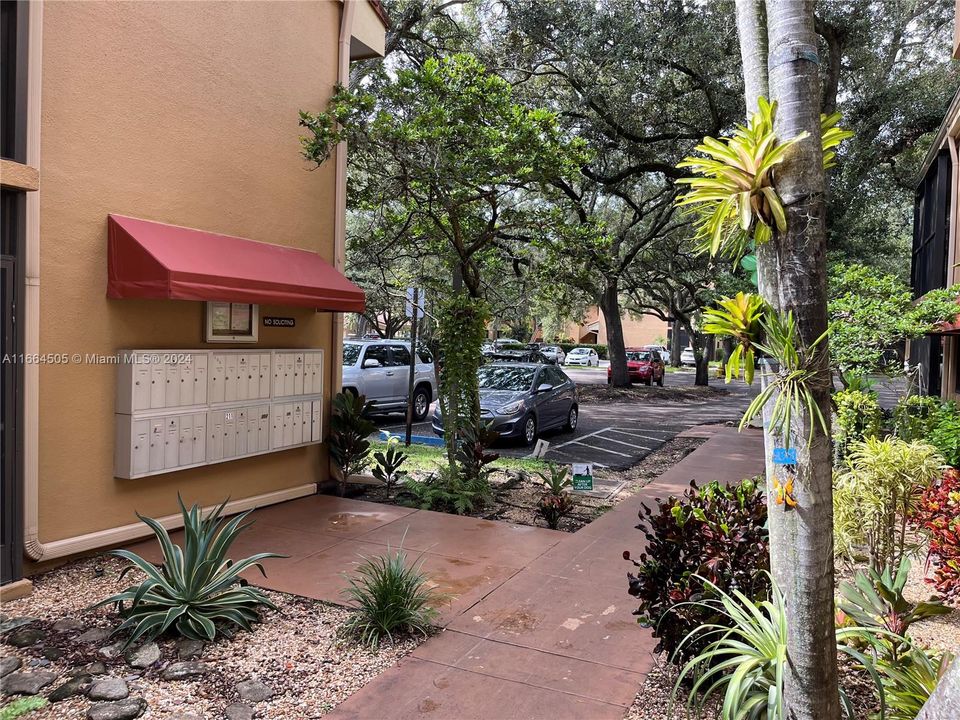 For Sale: $290,000 (2 beds, 1 baths, 850 Square Feet)