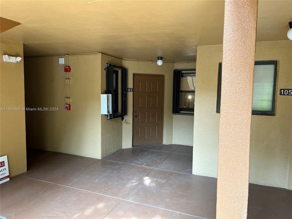 For Sale: $290,000 (2 beds, 1 baths, 850 Square Feet)