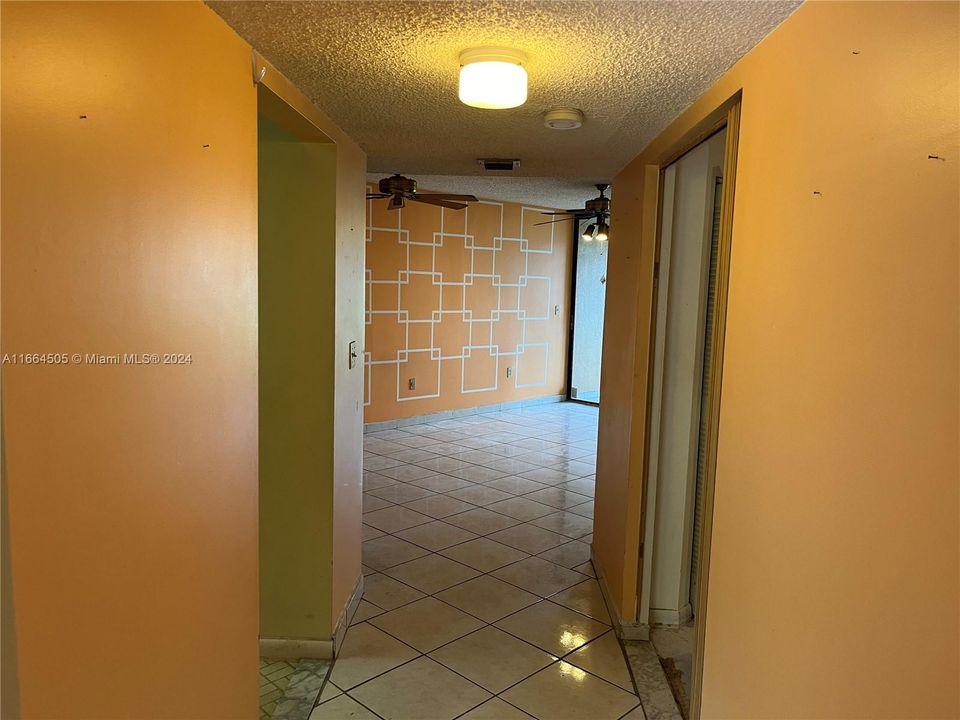 For Sale: $290,000 (2 beds, 1 baths, 850 Square Feet)