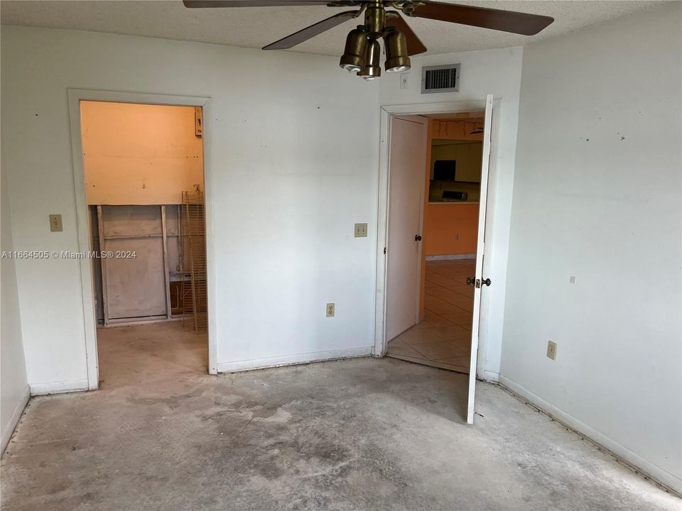 For Sale: $290,000 (2 beds, 1 baths, 850 Square Feet)