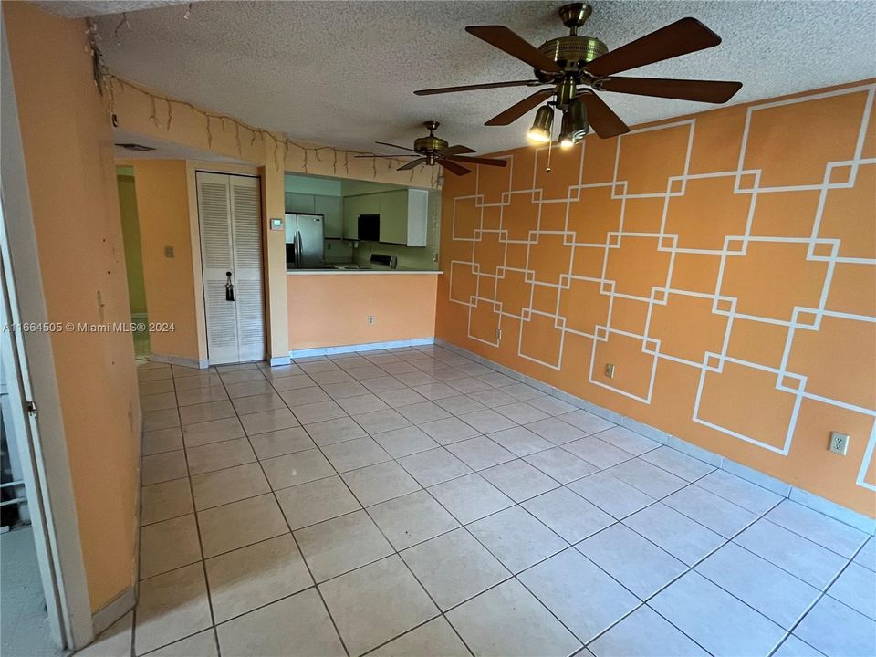 For Sale: $290,000 (2 beds, 1 baths, 850 Square Feet)