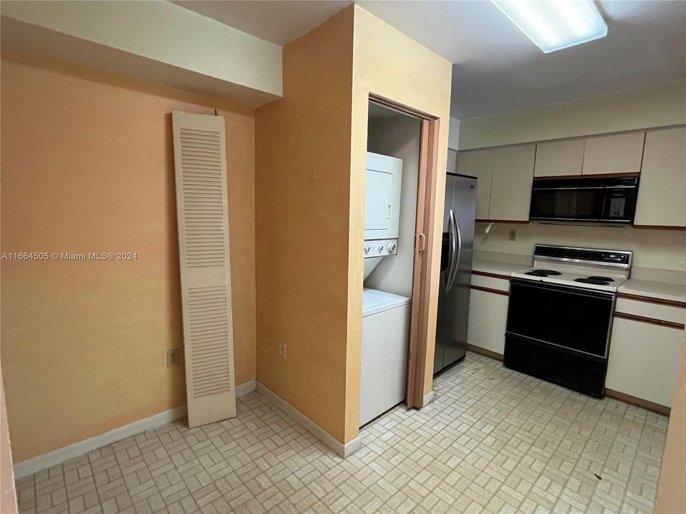 For Sale: $290,000 (2 beds, 1 baths, 850 Square Feet)