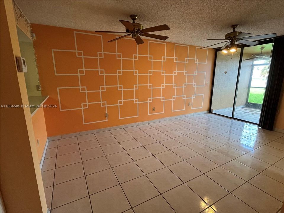 For Sale: $290,000 (2 beds, 1 baths, 850 Square Feet)