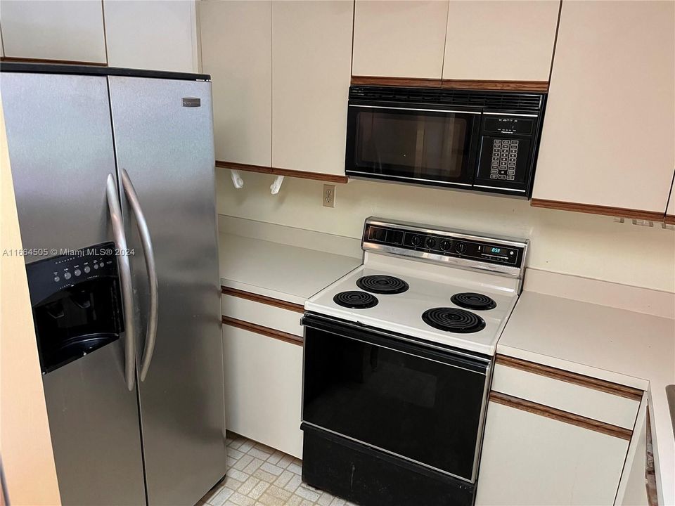 For Sale: $290,000 (2 beds, 1 baths, 850 Square Feet)