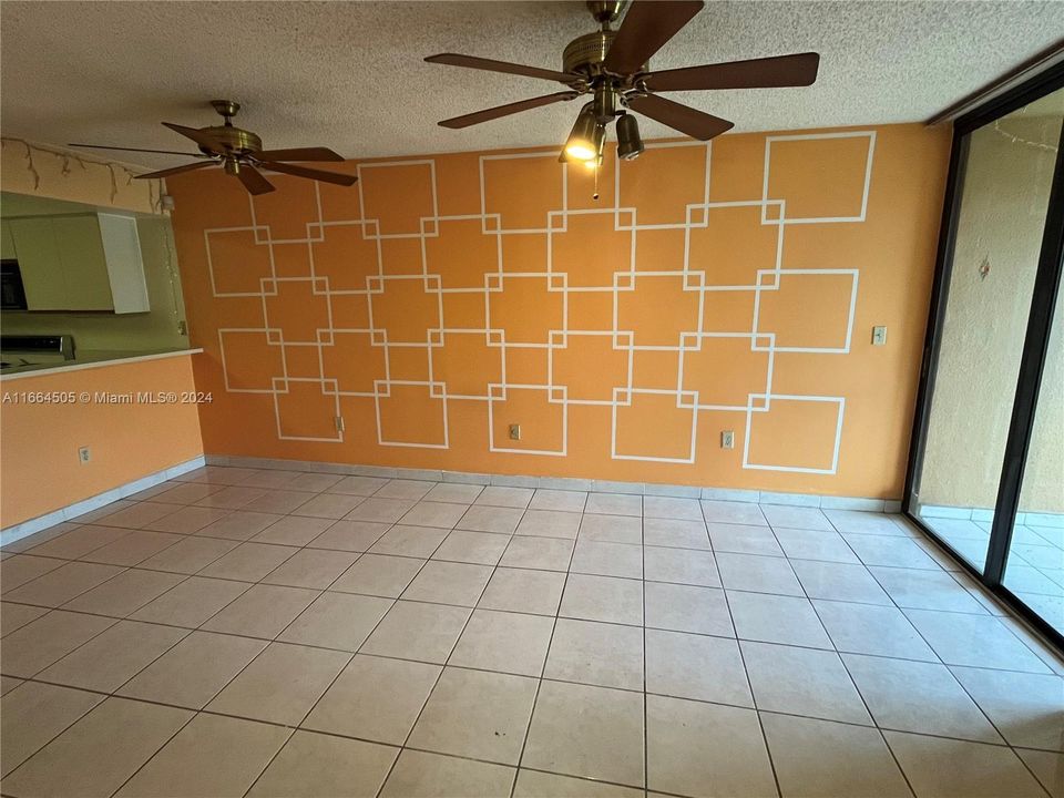 For Sale: $290,000 (2 beds, 1 baths, 850 Square Feet)