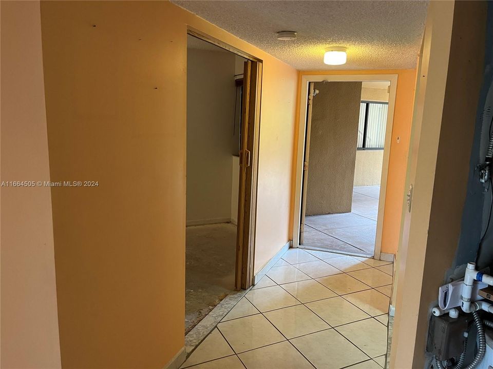 For Sale: $290,000 (2 beds, 1 baths, 850 Square Feet)