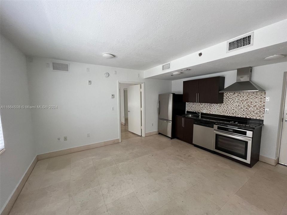 For Rent: $2,000 (1 beds, 1 baths, 524 Square Feet)