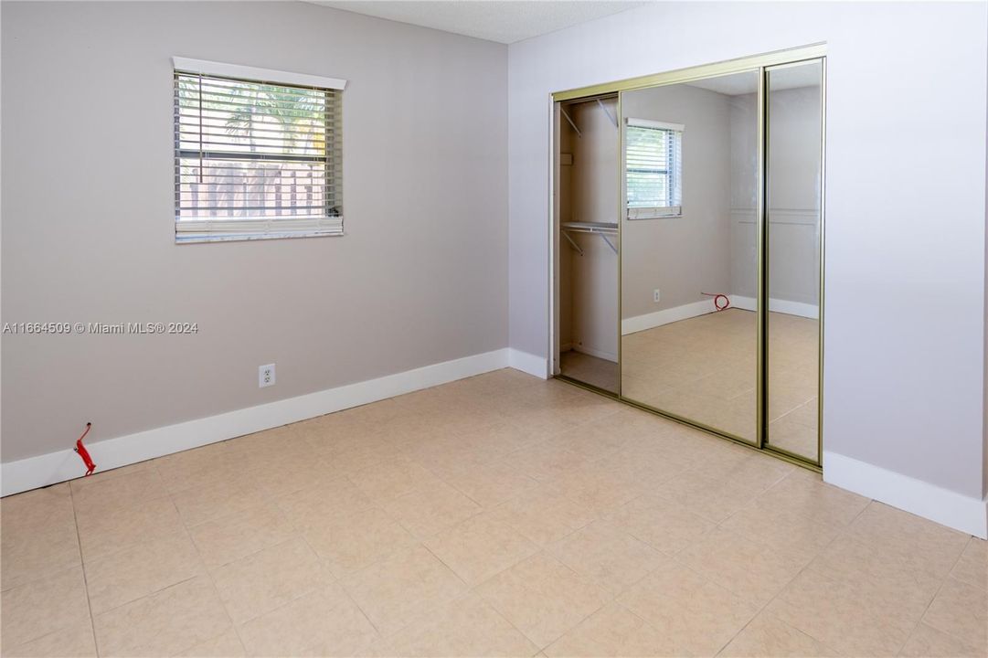 For Sale: $285,000 (3 beds, 1 baths, 1170 Square Feet)