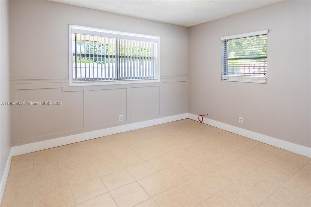 For Sale: $285,000 (3 beds, 1 baths, 1170 Square Feet)