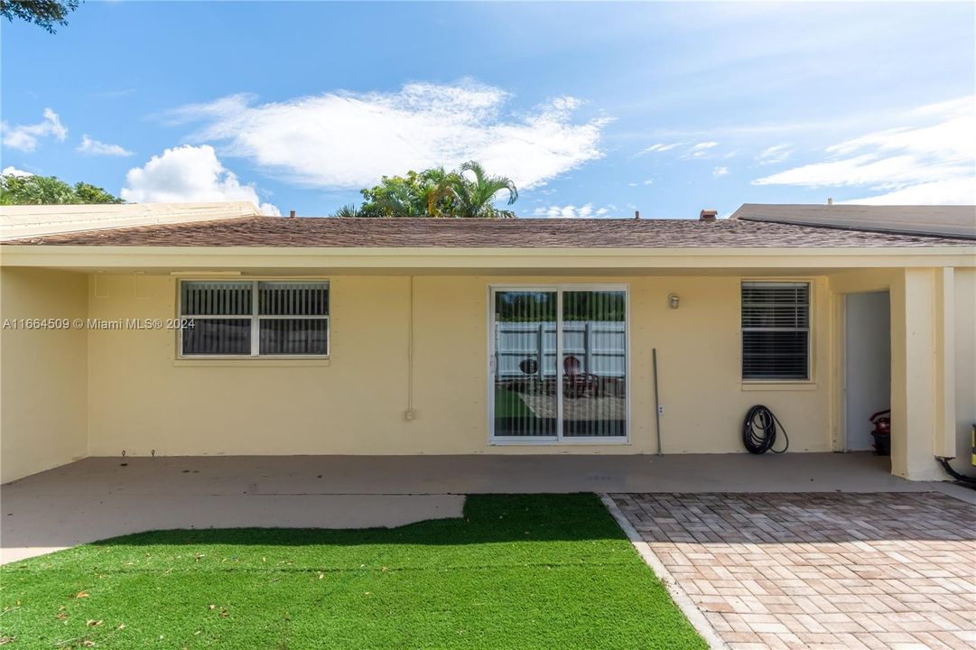 For Sale: $285,000 (3 beds, 1 baths, 1170 Square Feet)