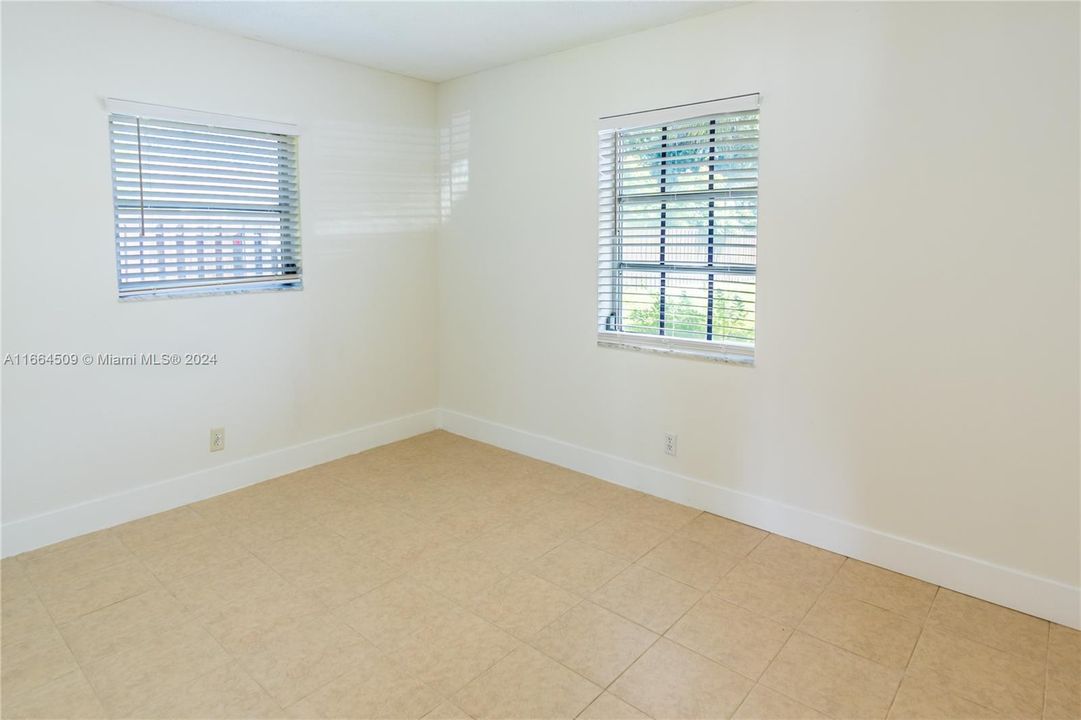 For Sale: $285,000 (3 beds, 1 baths, 1170 Square Feet)