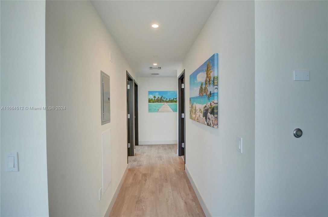 For Sale: $625,000 (2 beds, 1 baths, 922 Square Feet)