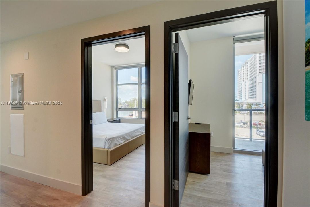 For Sale: $625,000 (2 beds, 1 baths, 922 Square Feet)