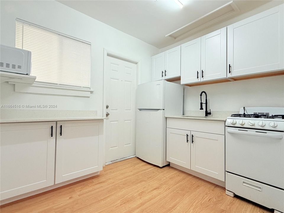 For Rent: $2,100 (2 beds, 1 baths, 5867 Square Feet)