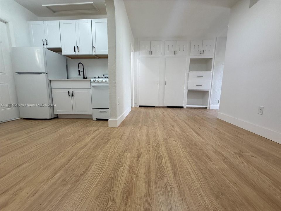 For Rent: $2,100 (2 beds, 1 baths, 5867 Square Feet)