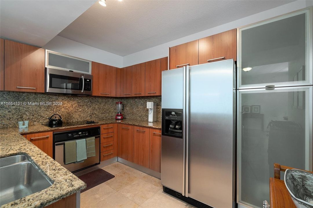 For Sale: $359,000 (1 beds, 1 baths, 797 Square Feet)