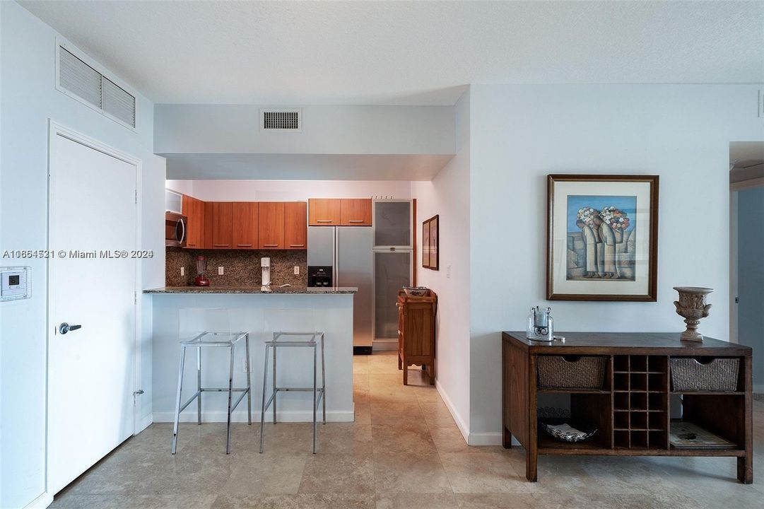 For Sale: $359,000 (1 beds, 1 baths, 797 Square Feet)