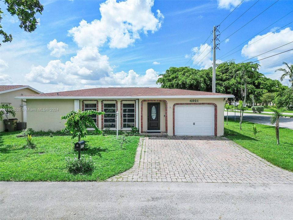 For Sale: $394,990 (2 beds, 2 baths, 1376 Square Feet)