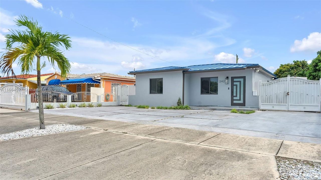 En Venta: $640,000 (5 camas, 4 baños, 2252 Pies cuadrados)