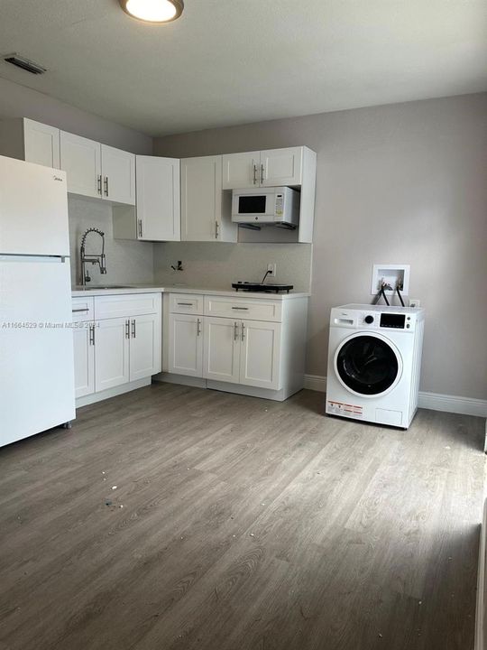 For Rent: $1,850 (2 beds, 1 baths, 2426 Square Feet)