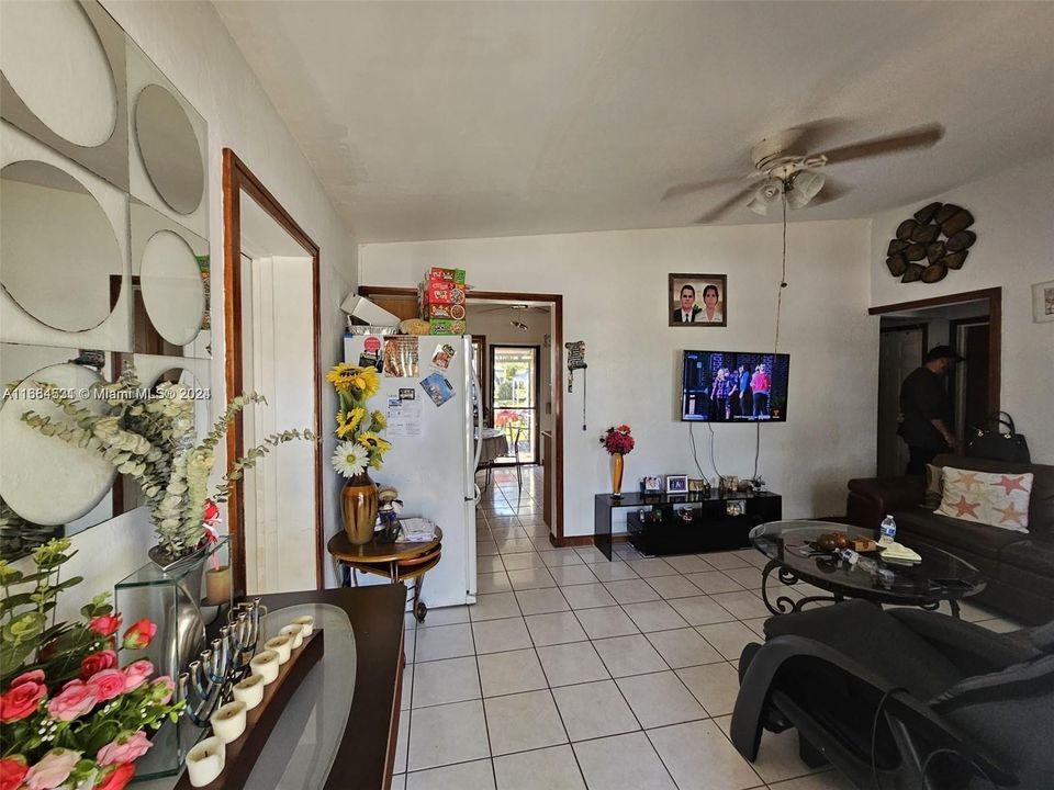 For Sale: $400,000 (3 beds, 2 baths, 1064 Square Feet)