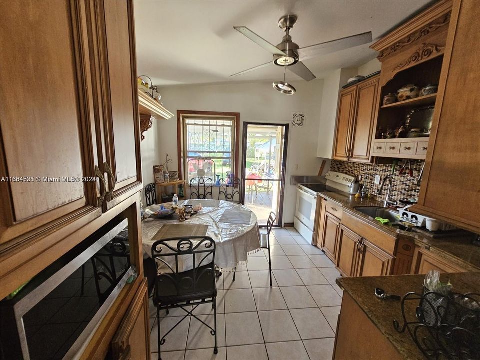 For Sale: $400,000 (3 beds, 2 baths, 1064 Square Feet)