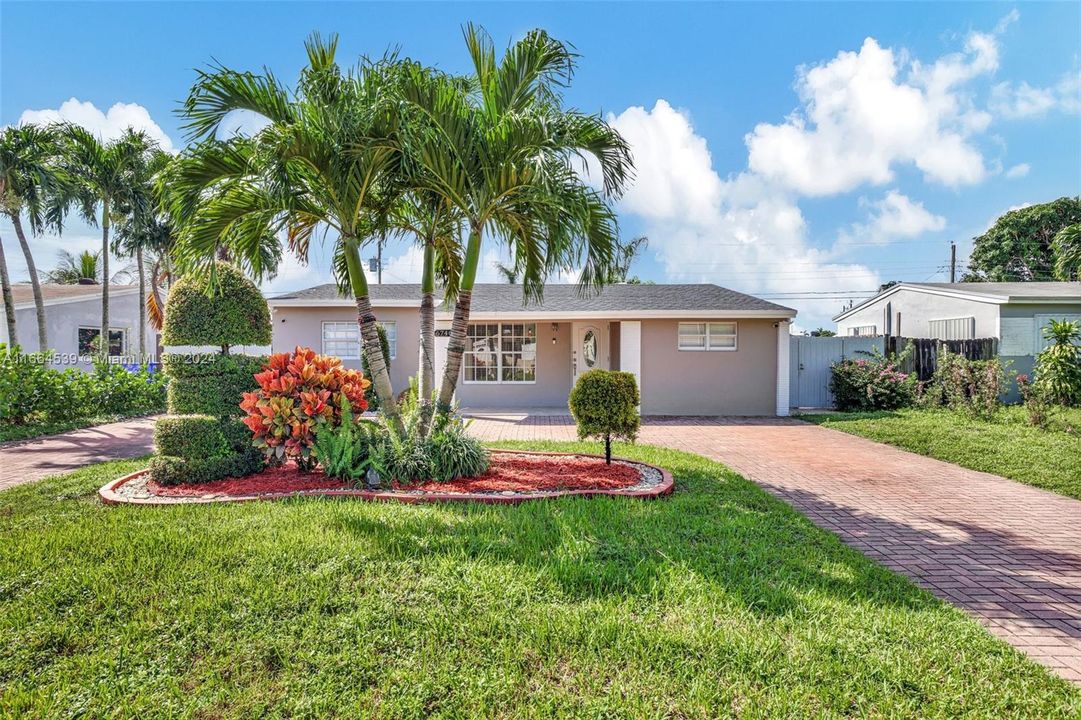 For Sale: $560,000 (3 beds, 2 baths, 1282 Square Feet)