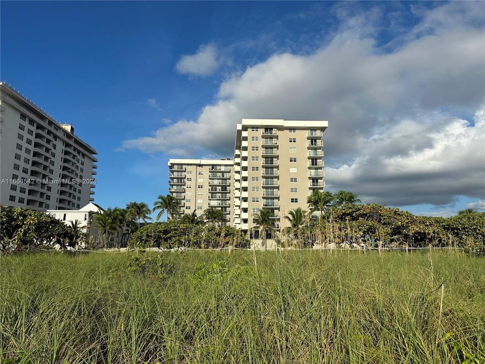 For Sale: $768,000 (2 beds, 2 baths, 1024 Square Feet)