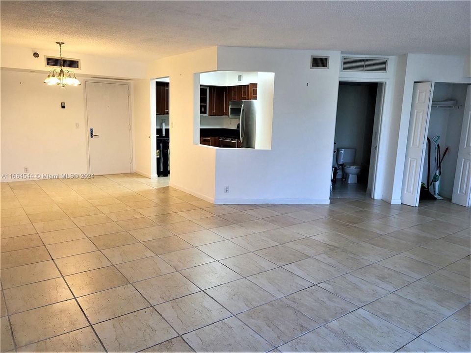 For Rent: $2,550 (1 beds, 2 baths, 1065 Square Feet)